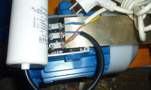 커패시터를 통해 3상 전기 모터를 220V에 연결하는 방법