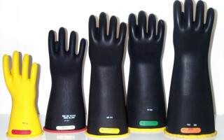 How to check the dielectric gloves?