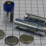 Kurių tipų baterijos yra - AA ir AAA pirštų baterijos