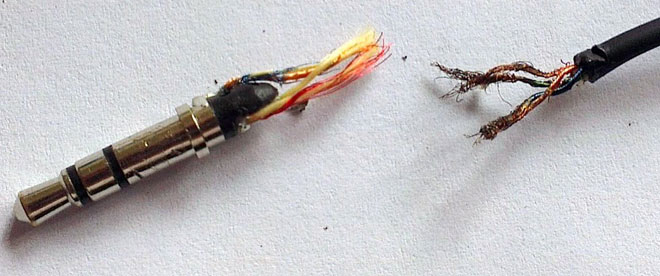 How to properly solder the wires to the headphone plug?