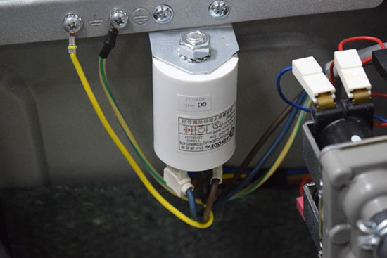 Kodėl skalbyklė įjungus į elektros tinklą arba naudojantis skalbykle perdega saugiklis, RCD arba lankinis saugiklis?