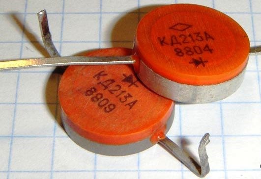 Aspectul unei punți de diode de fabricație internă. 